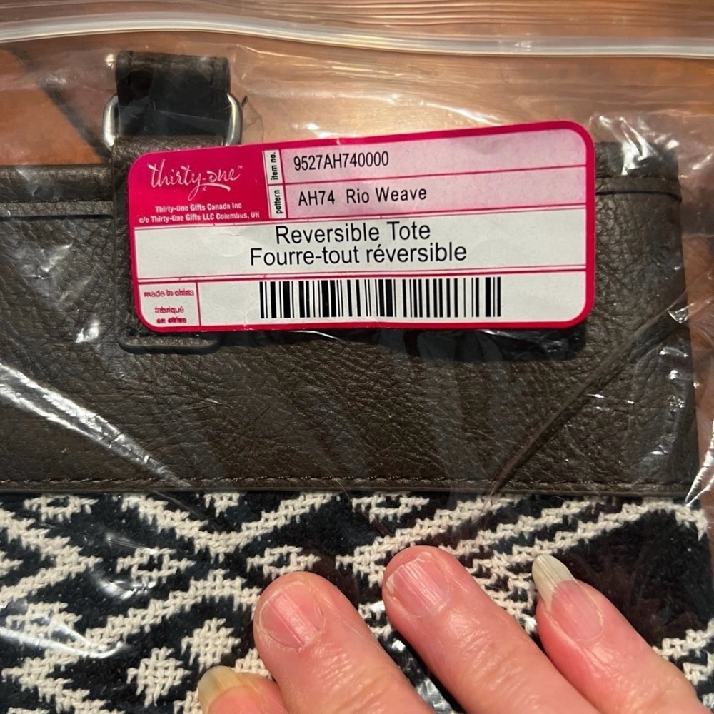 Thirty One Reversible Tote in Rio Weave! BNIP!! - Picture 8 of 12